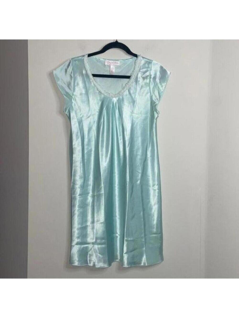 🇺🇸Oscar de la Renta label light blue short sleeve satin like nightgown dress